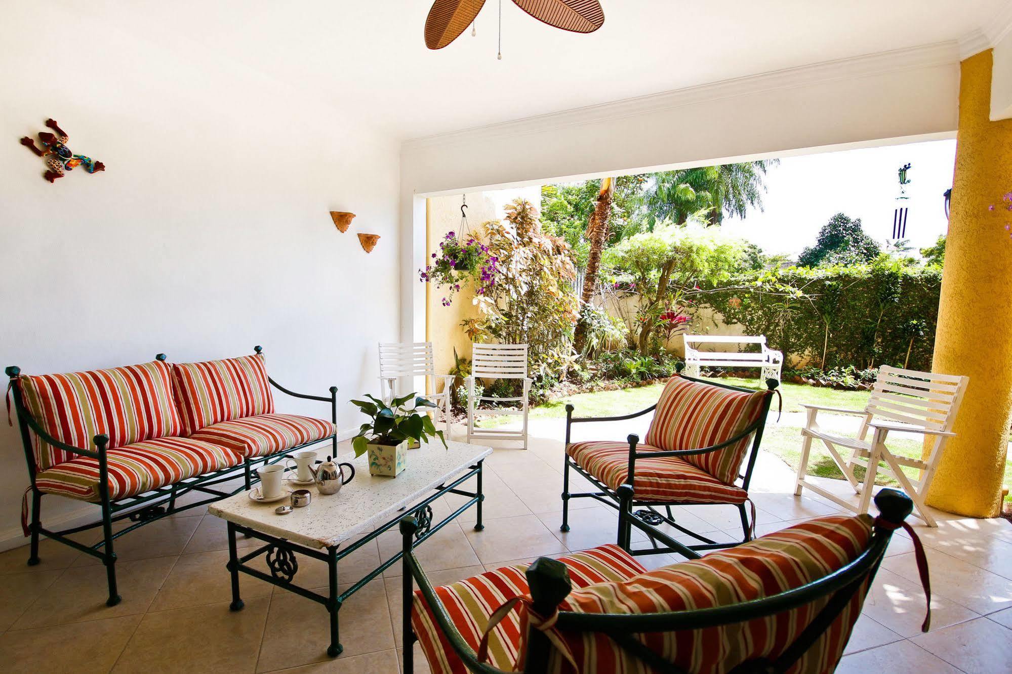 Cattleya Luxury Suites Kingston Esterno foto